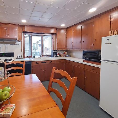 Huge Historic, W/Large Yard & Close To Beach Манистий Екстериор снимка