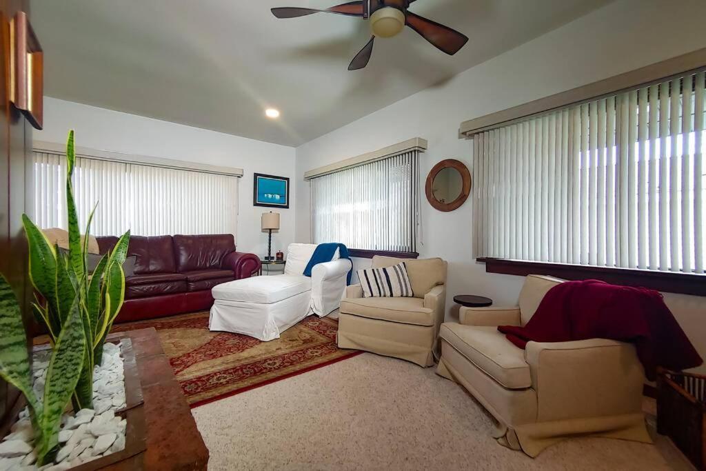 Huge Historic, W/Large Yard & Close To Beach Манистий Екстериор снимка