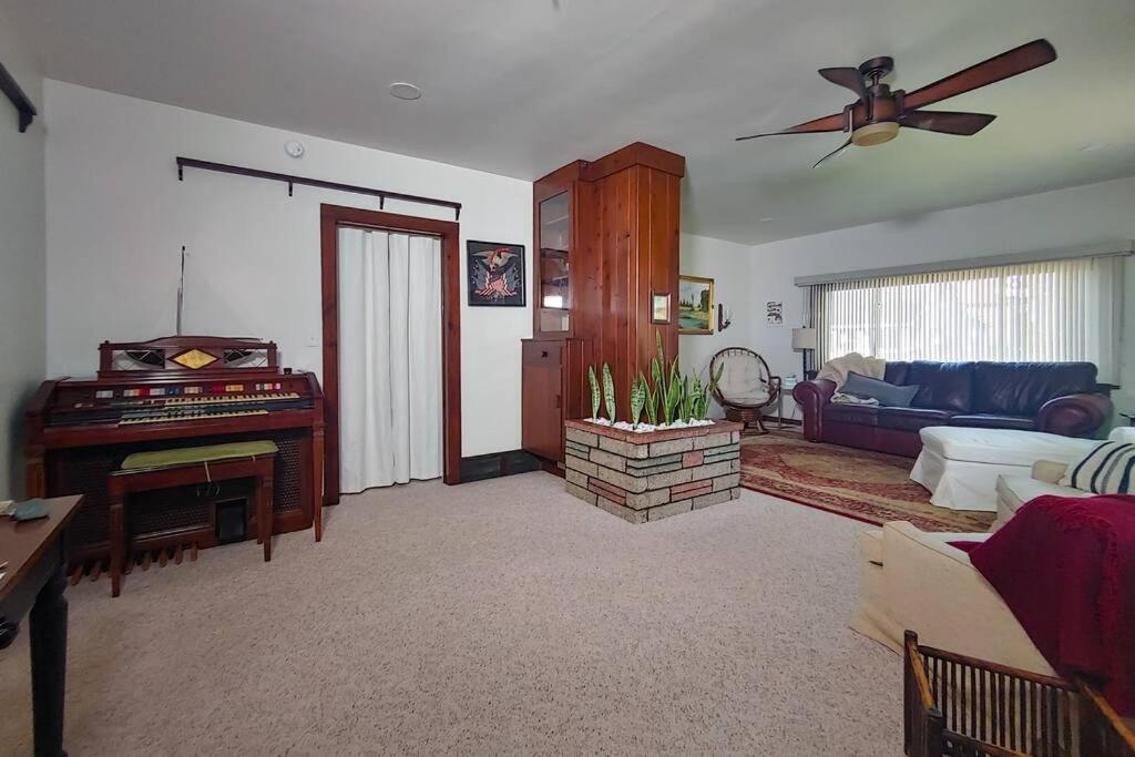 Huge Historic, W/Large Yard & Close To Beach Манистий Екстериор снимка