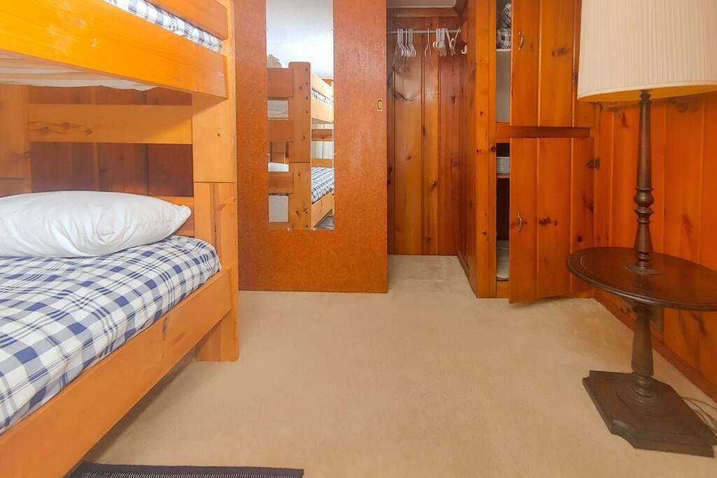 Huge Historic, W/Large Yard & Close To Beach Манистий Екстериор снимка