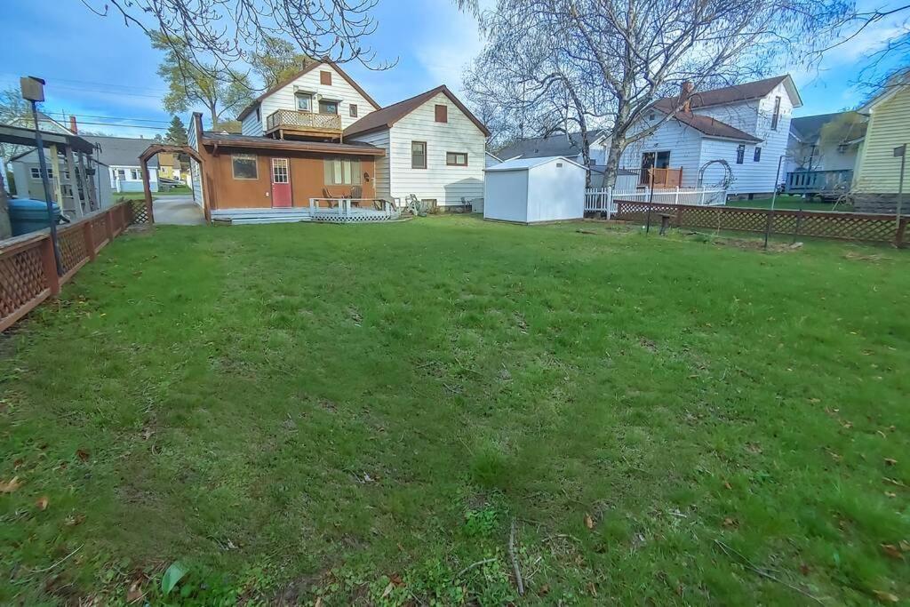 Huge Historic, W/Large Yard & Close To Beach Манистий Екстериор снимка