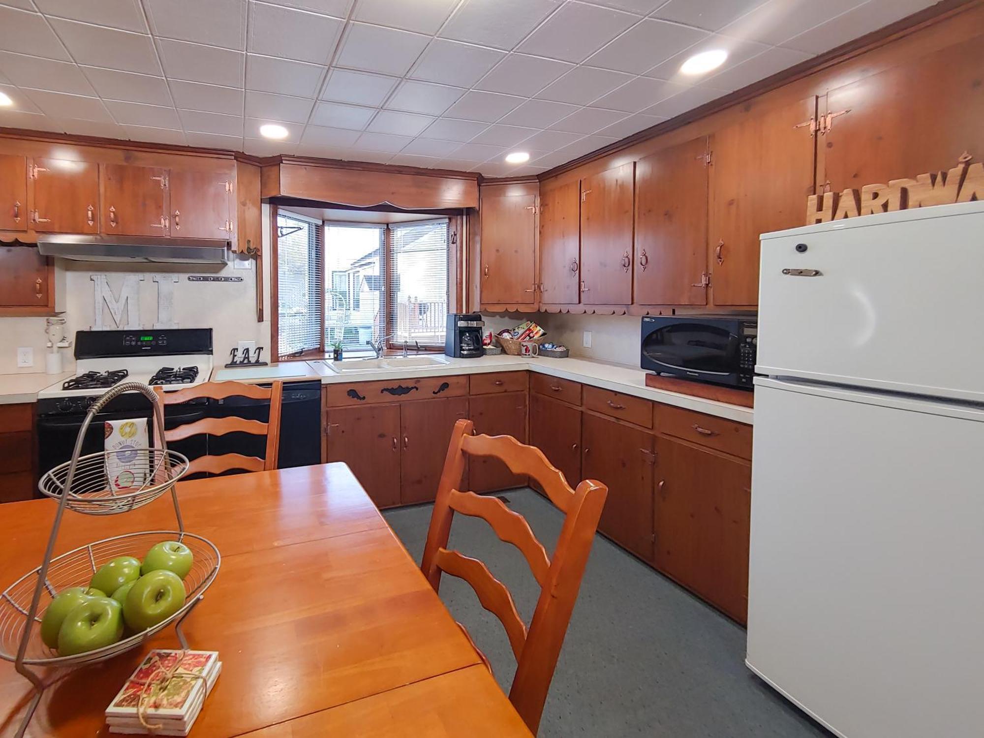 Huge Historic, W/Large Yard & Close To Beach Манистий Екстериор снимка
