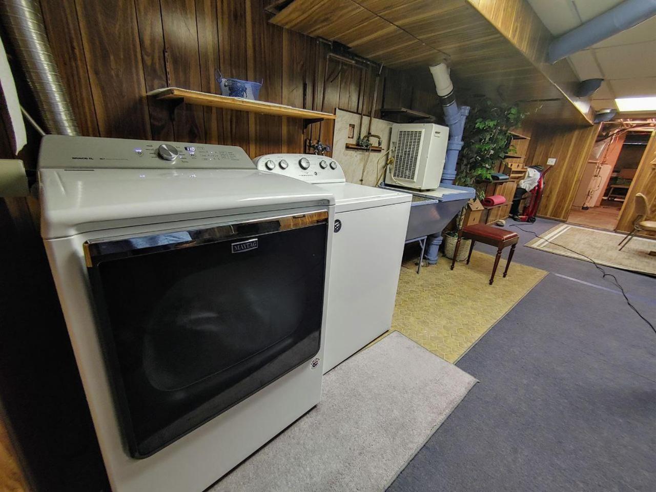 Huge Historic, W/Large Yard & Close To Beach Манистий Екстериор снимка
