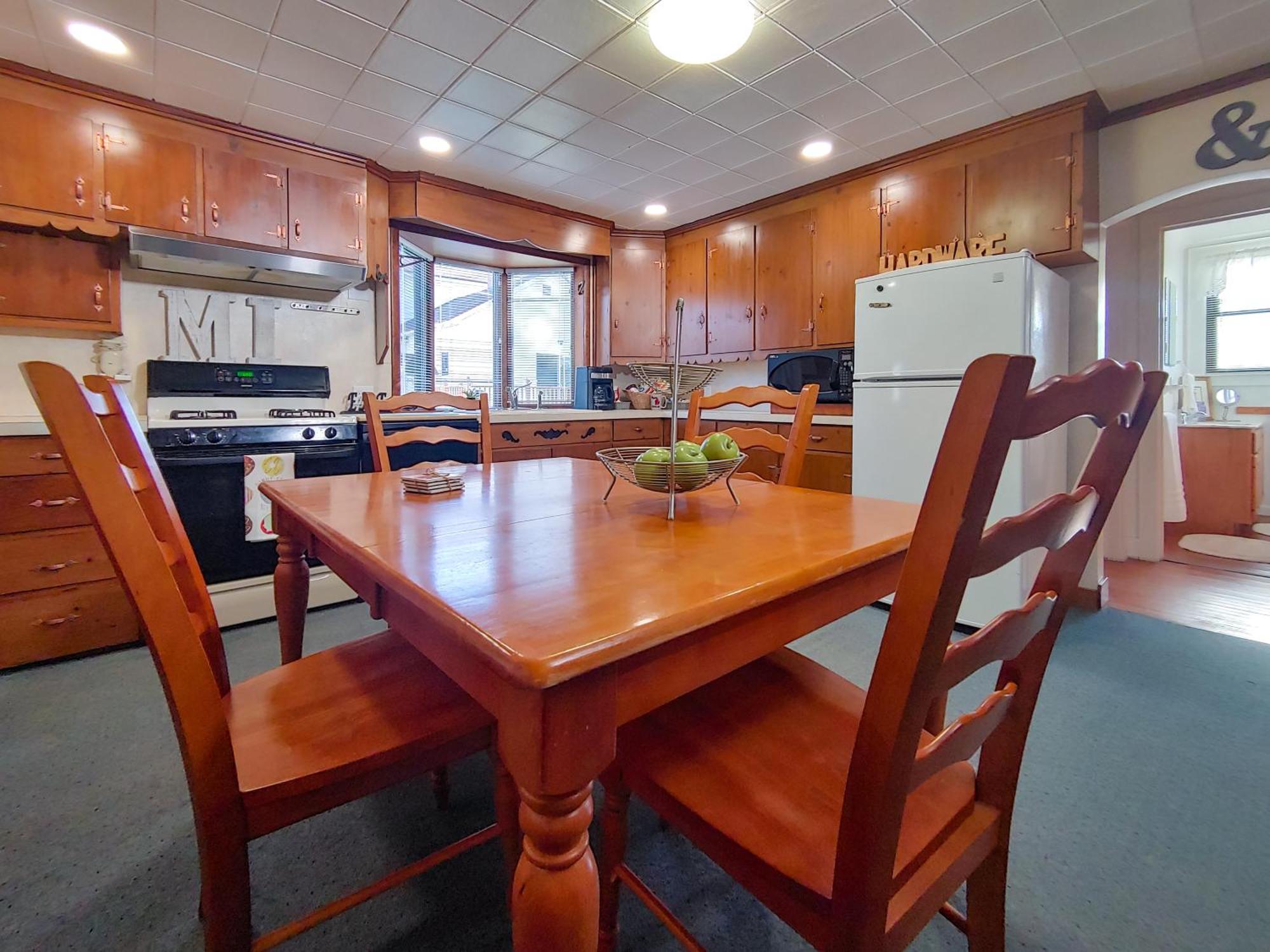 Huge Historic, W/Large Yard & Close To Beach Манистий Екстериор снимка